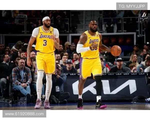 湖人队与篮球对决精彩回顾及赛季前瞻分析