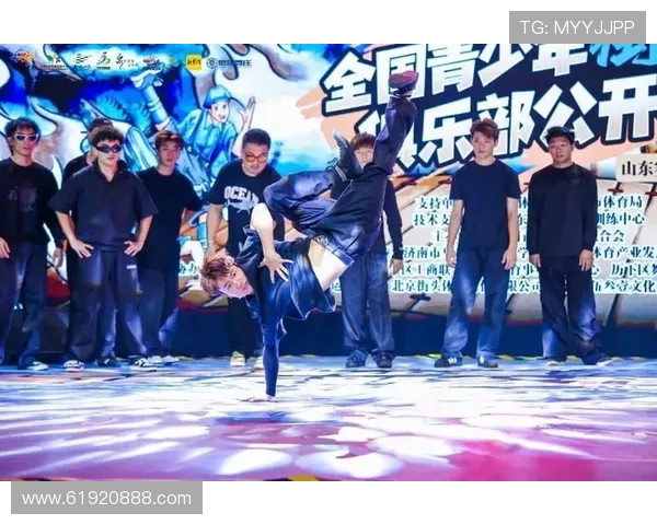 重庆街舞队默契配合的魅力探秘与团队精神的完美展现