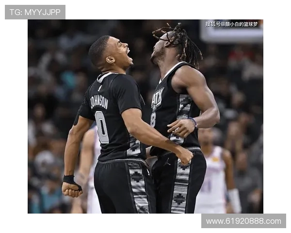 雷霆与马刺季后赛首战精彩对决回顾与分析