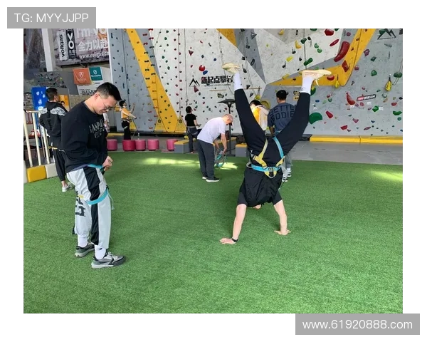 攀岩深度：解密深圳攀岩队的边路渗透